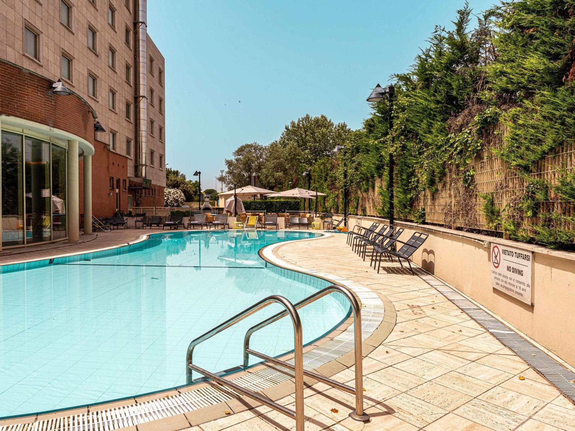 Novotel Roma Est Exterior foto
