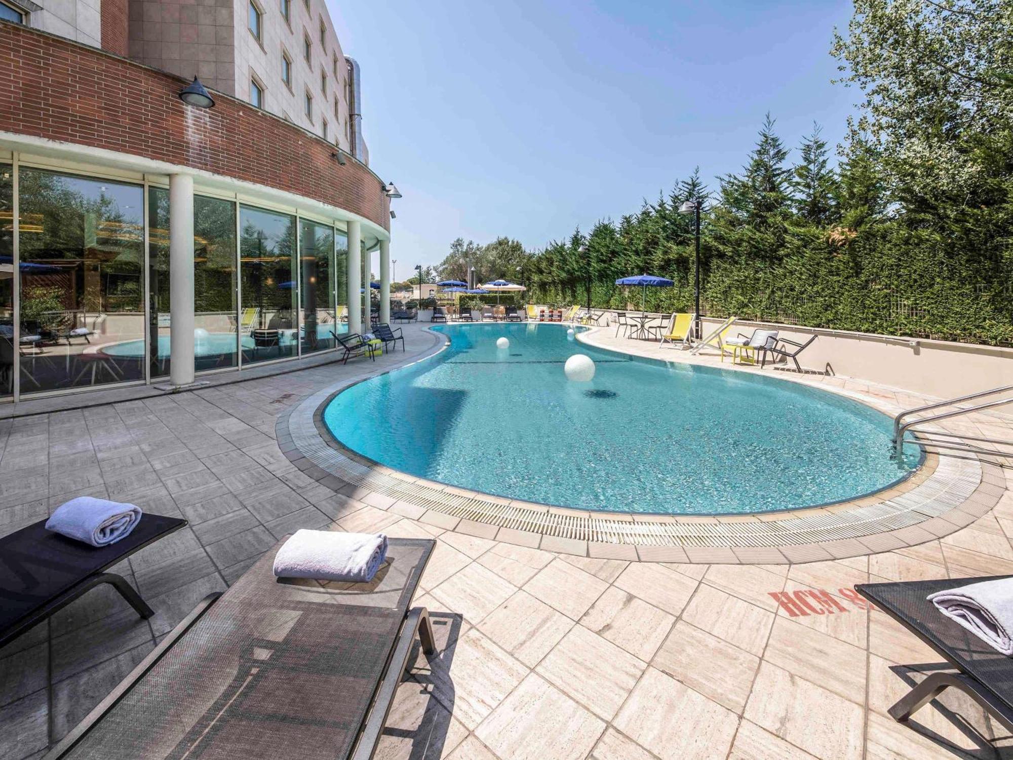 Novotel Roma Est Exterior foto